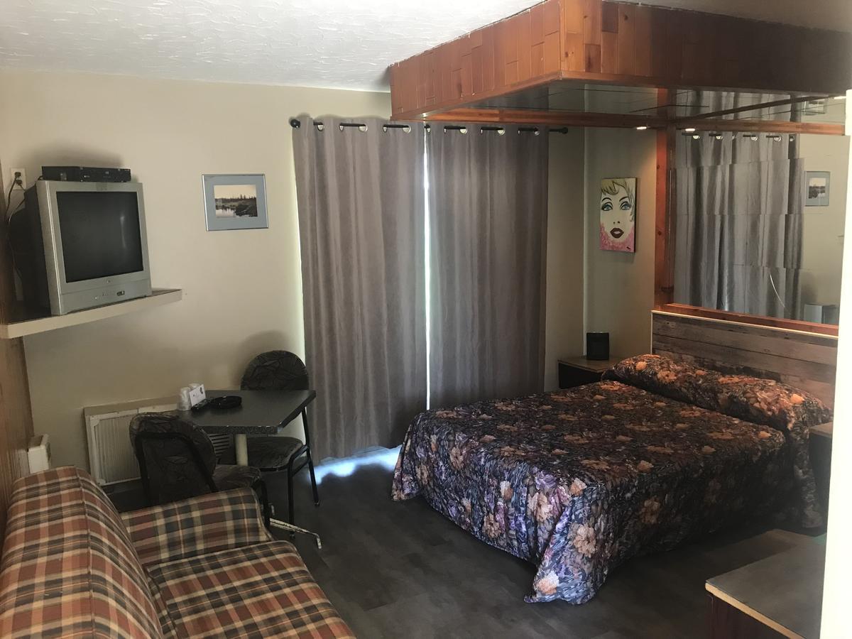 Motel La Siesta De Gascon Terrebonne Exteriér fotografie
